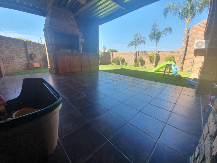 3 Bedroom Property for Sale in Riviera Northern Cape